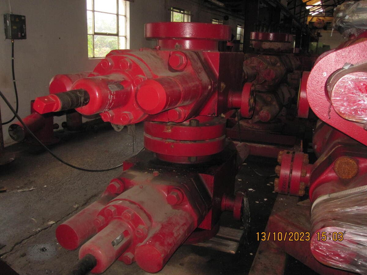 Cameron 13-5/8" 5K Type U II Single BOPs (2 of)